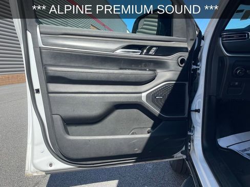 Used 2023 Jeep Wagoneer L Series II image 11