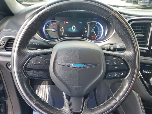 Used 2021 Chrysler Pacifica Limited w/ Uconnect Theater Family Group image 22