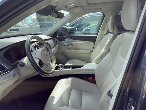 Certified 2023 Volvo XC90 B5 Core w/ Climate Package image 17