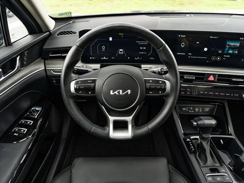 Used 2025 Kia K5 EX FWD image 23