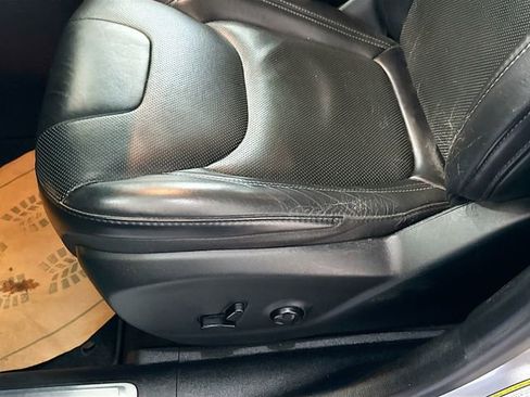 Used 2019 Jeep Cherokee Limited image 19