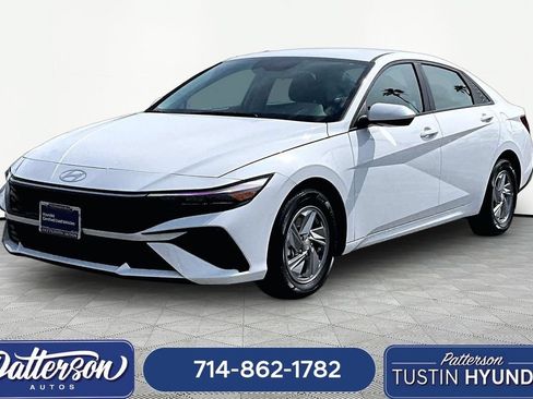 Used 2026 Hyundai Elantra SE w/ Cargo Package FWD image 1