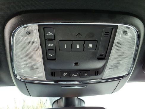 Used 2022 Jeep Grand Cherokee Limited image 35