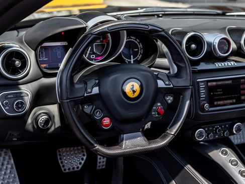 Used 2017 Ferrari California T RWD image 6