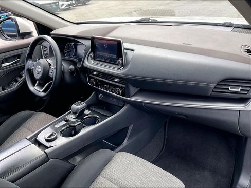 Used 2023 Nissan Rogue SV image 13