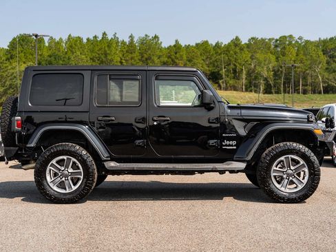 Used 2021 Jeep Wrangler Unlimited Sahara AWD/4WD image 8