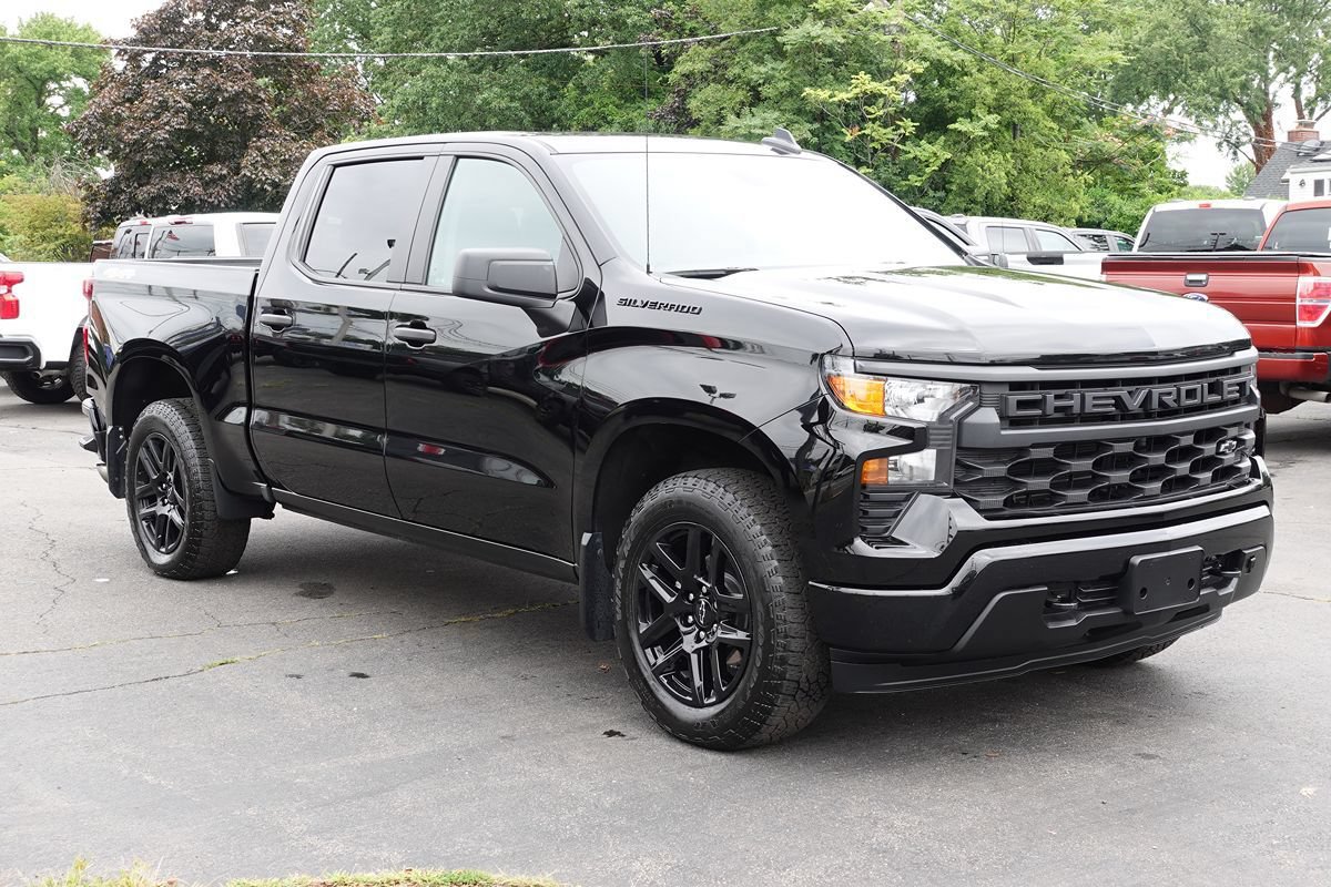 Used 2024 Chevrolet Silverado 1500 Custom AWD/4WD image 4