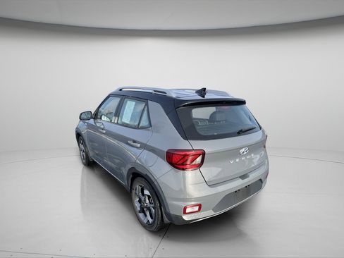 Used 2022 Hyundai Venue Limited FWD image 3