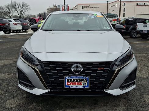 Used 2023 Nissan Altima 2.5 SR image 2