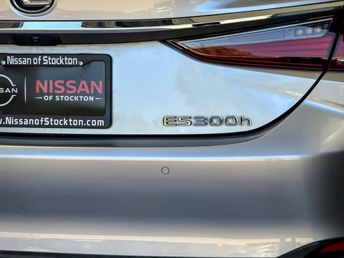 Used 2022 Lexus ES 300h w/ Premium Package FWD image 25