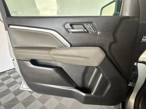 Used 2024 Chevrolet Colorado ZR2 w/ ZR2 Convenience Package III AWD/4WD image 17