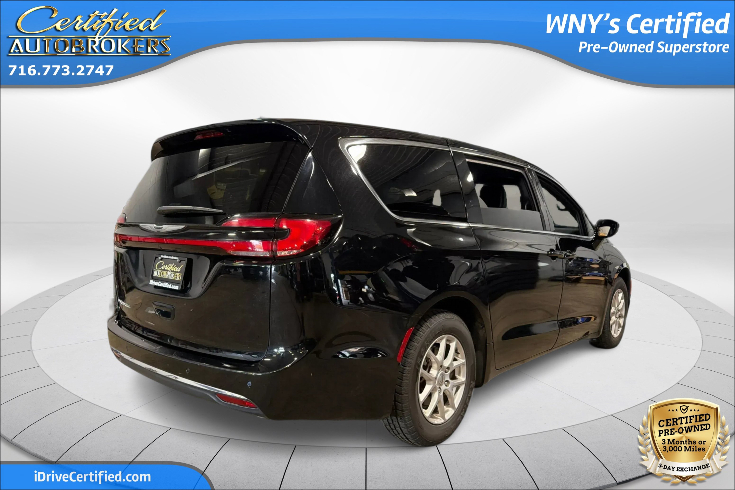 Used 2025 Chrysler Pacifica Select FWD image 6
