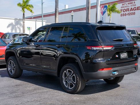 Used 2023 Jeep Grand Cherokee Trailhawk w/ Luxury Tech Group III image 7