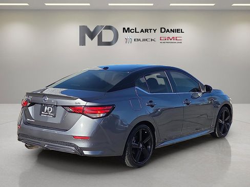 Used 2021 Nissan Sentra SR w/ Lighting Package image 5