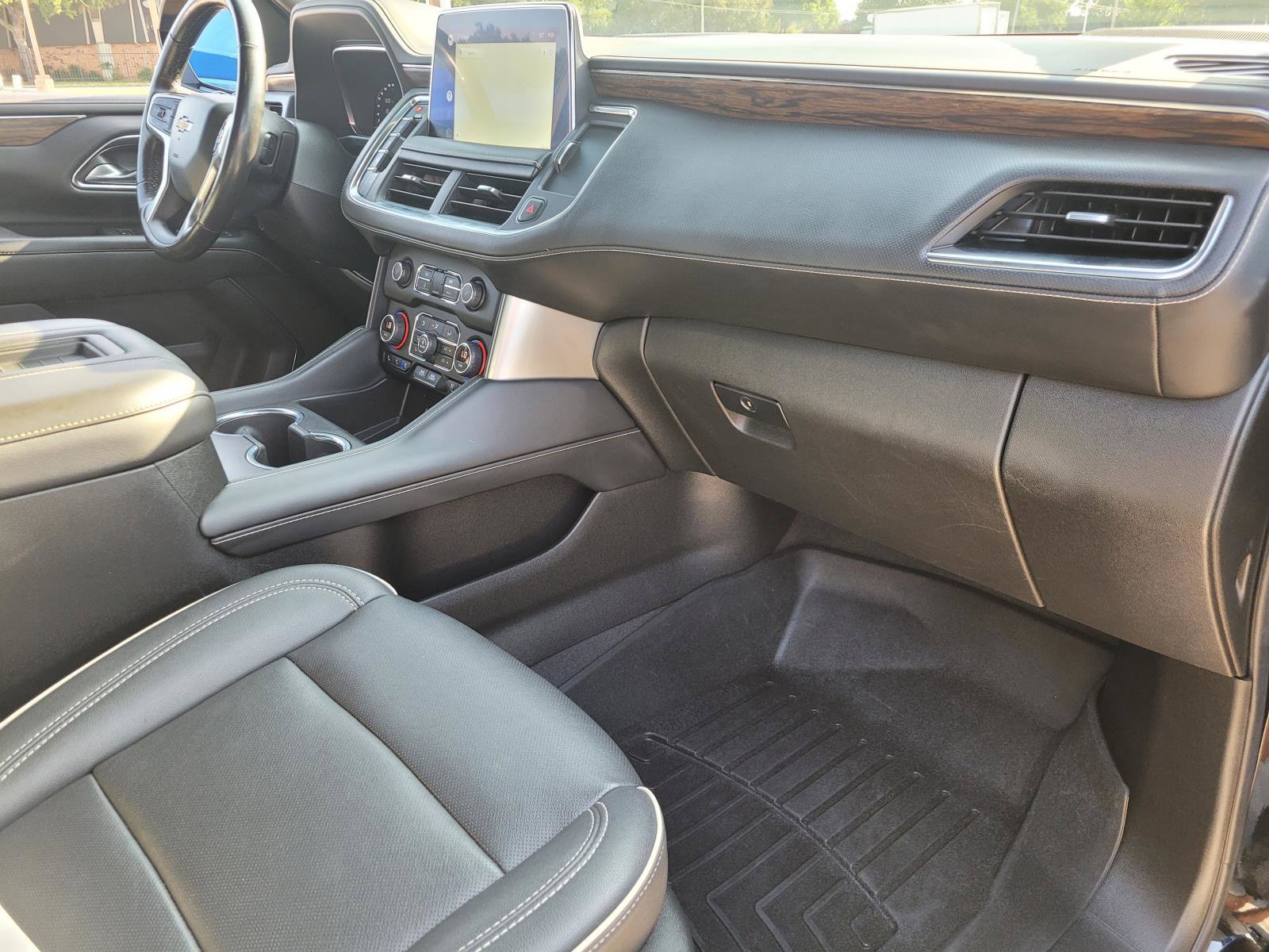 Used 2022 Chevrolet Suburban Premier AWD/4WD image 9