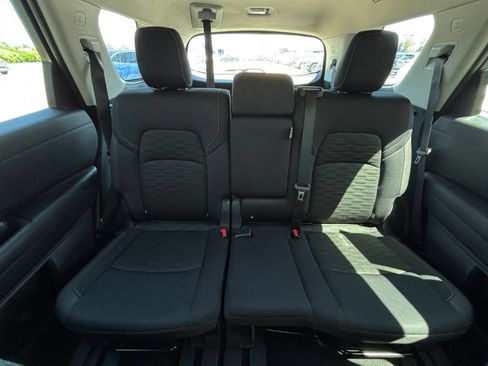 Used 2025 Nissan Pathfinder SV FWD image 36