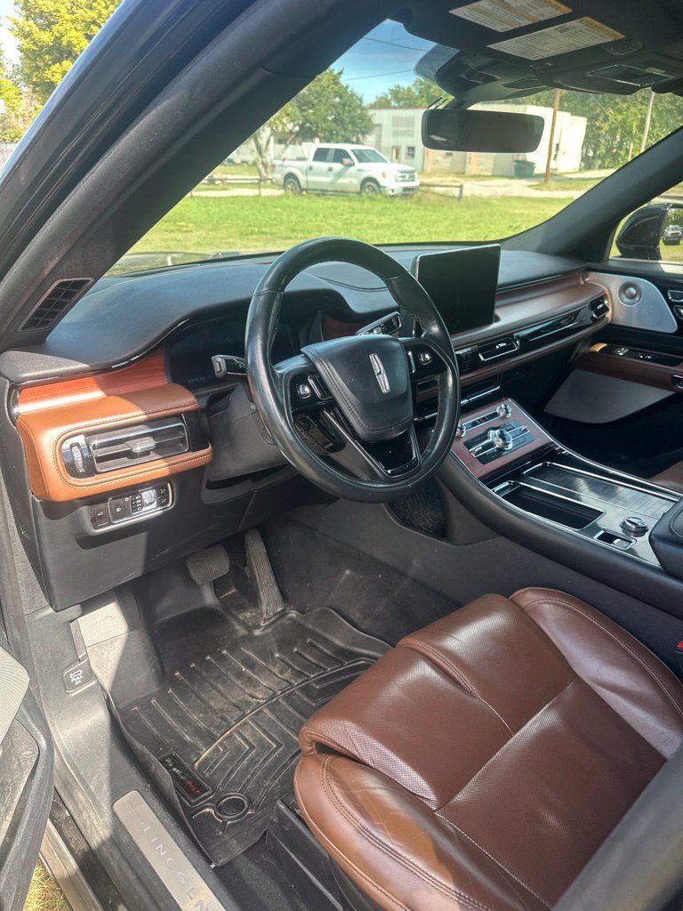 Used 2023 Lincoln Aviator Reserve w/ Equipment Group 201A RWD image 5