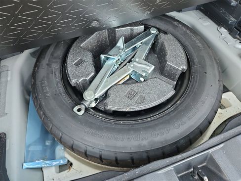 Used 2021 Toyota RAV4 XLE image 30