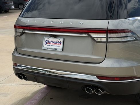 Used 2023 Lincoln Aviator Reserve w/ Equipment Group 201A AWD/4WD image 6