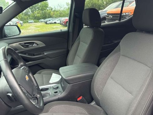 Used 2023 Chevrolet Traverse LT w/ Rear Camera Mirror Package AWD/4WD image 9