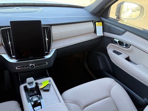 New 2026 Volvo XC90 B6 Plus w/ Protection Package Premier image 9