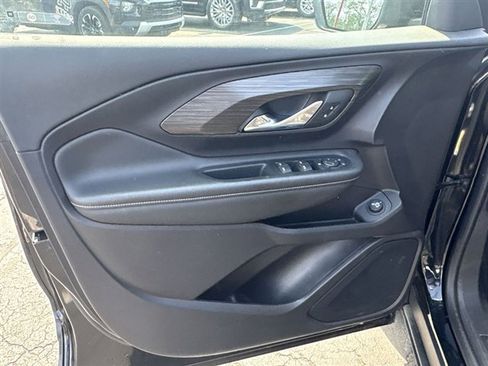 Used 2024 GMC Terrain SLE w/ Driver Convenience Package FWD image 21