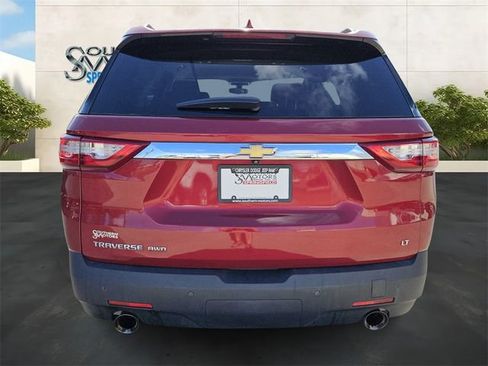 Used 2020 Chevrolet Traverse LT image 4
