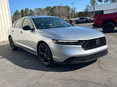 Used 2025 Honda Accord SE image 4