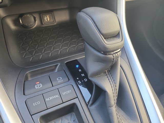Certified 2025 Toyota RAV4 LE FWD image 28