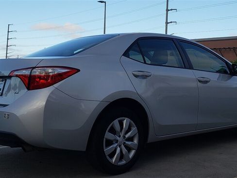 Used 2016 Toyota Corolla LE FWD image 4