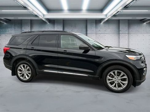 Used 2023 Ford Explorer XLT w/ Equipment Group 202A AWD/4WD image 3