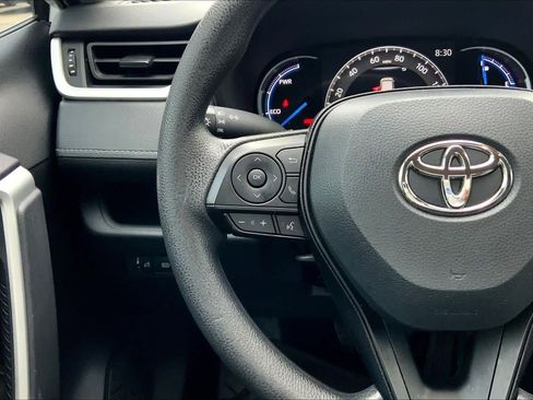 Used 2025 Toyota RAV4 LE image 23