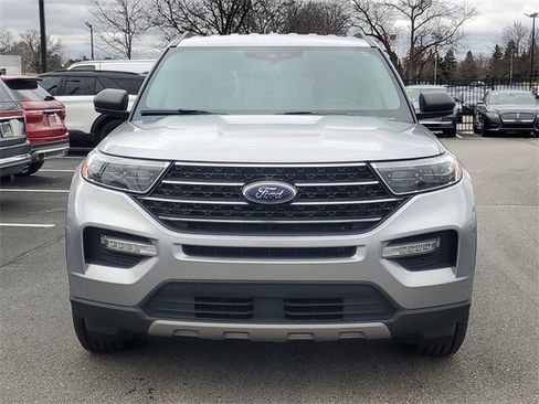 Used 2021 Ford Explorer XLT w/ Equipment Group 202A image 2