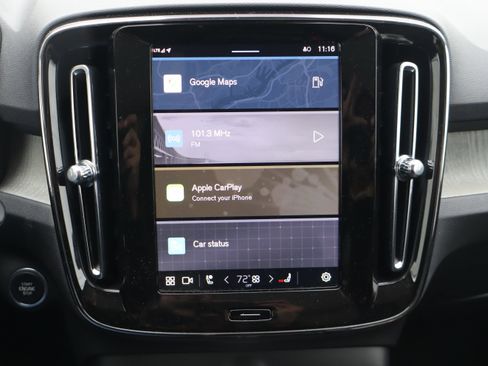 Used 2025 Volvo XC40 B5 Core image 25