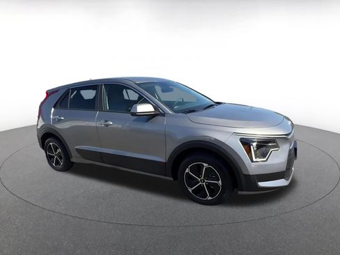 Used 2026 Kia Niro LX FWD image 2
