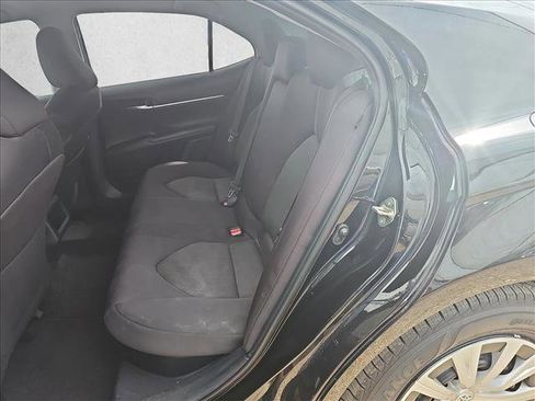 Used 2019 Toyota Camry LE image 9