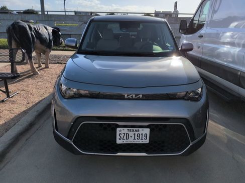 Used 2023 Kia Soul LX w/ LX Technology Package FWD image 2