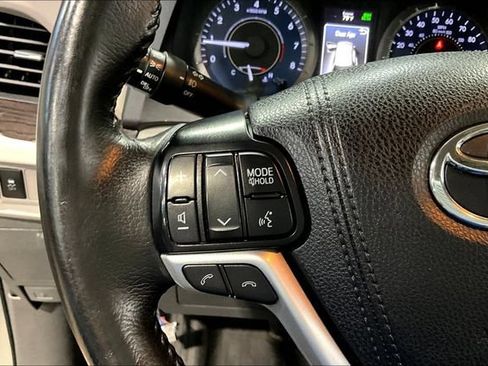 Used 2019 Toyota Sienna XLE FWD image 11