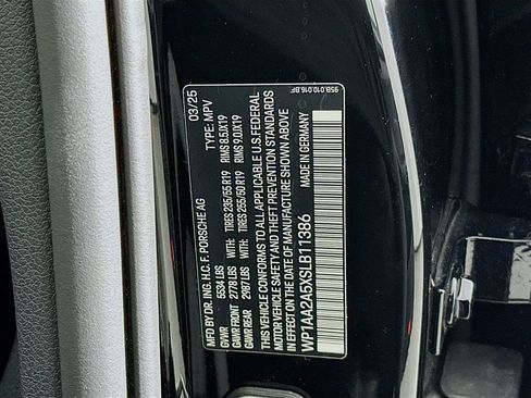 Used 2025 Porsche Macan image 36