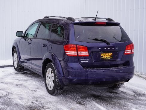 Used 2017 Dodge Journey SE image 4
