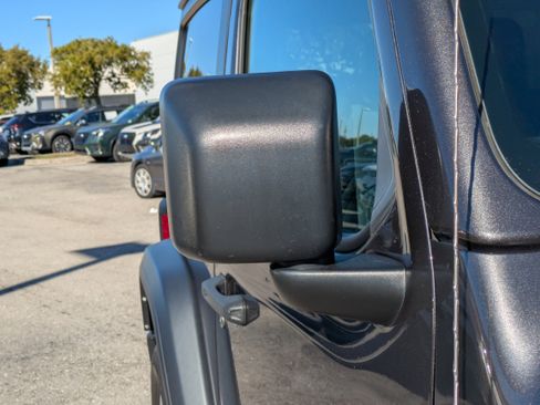 Used 2022 Jeep Wrangler Sport S image 12