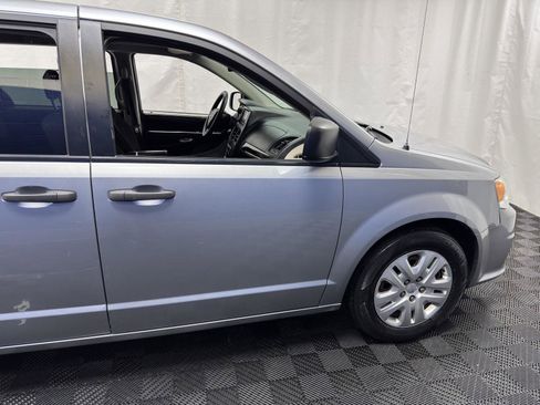 Used 2019 Dodge Grand Caravan SE image 7