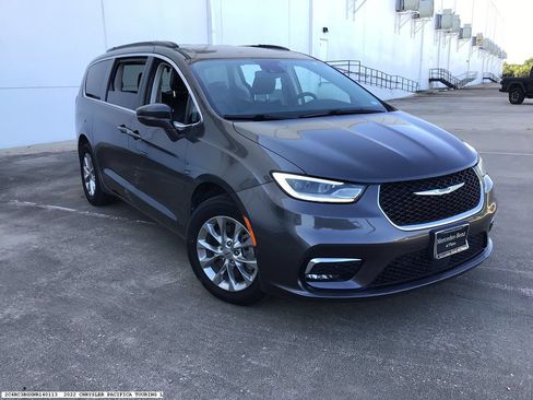 Used 2022 Chrysler Pacifica Touring-L w/ Uconnect Theater Family Group AWD/4WD image 5