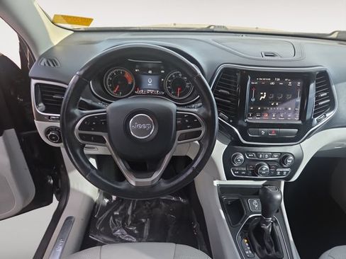 Used 2019 Jeep Cherokee Limited FWD image 10