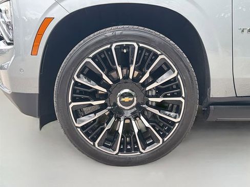 Used 2025 Chevrolet Tahoe High Country AWD/4WD image 44