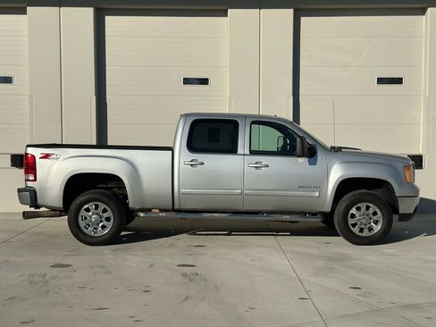 Used 2011 GMC Sierra 2500 SLT w/ SLT Convenience Package image 6