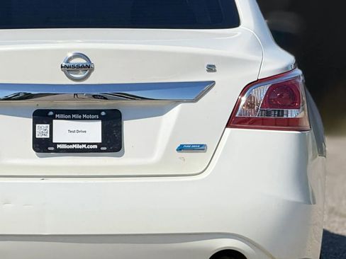 Used 2013 Nissan Altima 2.5 S FWD image 14