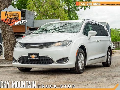 Used 2019 Chrysler Pacifica Touring-L image 1