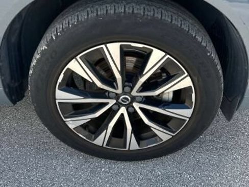 Used 2024 Volvo XC60 B5 Core w/ Protection Package Premier AWD/4WD image 12