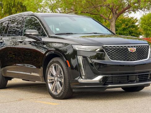 Certified 2025 Cadillac XT6 Premium Luxury w/ Platinum Package image 6